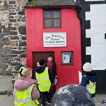 pupils standing out side the smallest house in Conwy